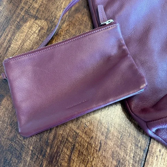 Leatherology | Aleena Soft Zippered Tote in Bordeaux - Full Grain Leather - Picture 8 of 16